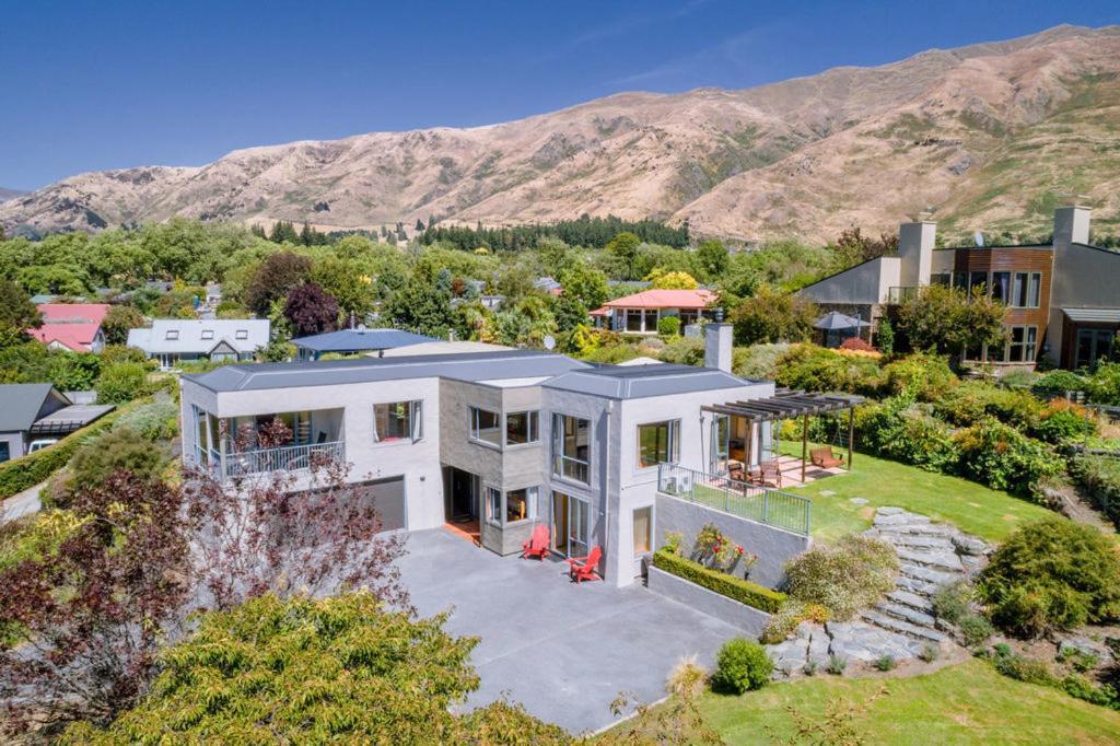 Sargood Splendour - Wanaka Holiday Home ภายนอก รูปภาพ